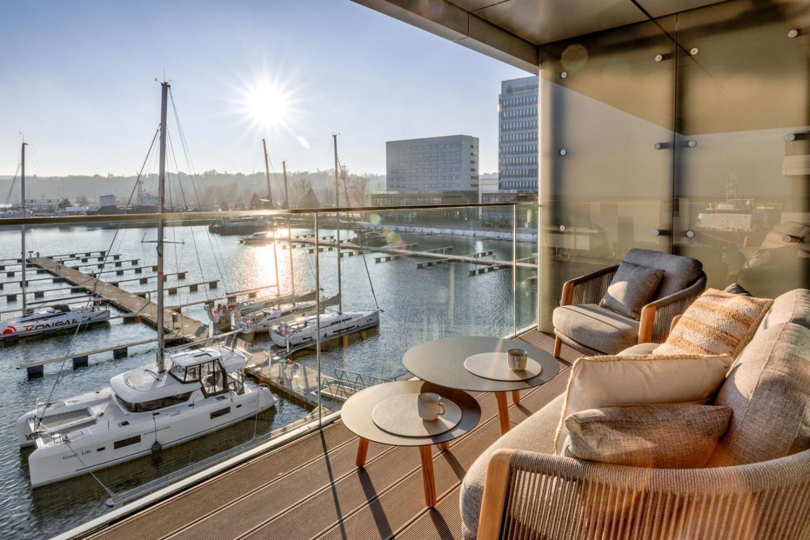 Yacht Park Marina By Amberblue Apartment Gdynia Ngoại thất bức ảnh